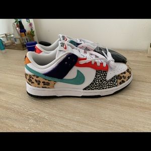 Nike low dunks m. brand new